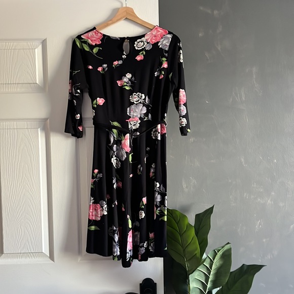 Louie Lucie | Fit and flare belted floral dress - Picture 2 of 4